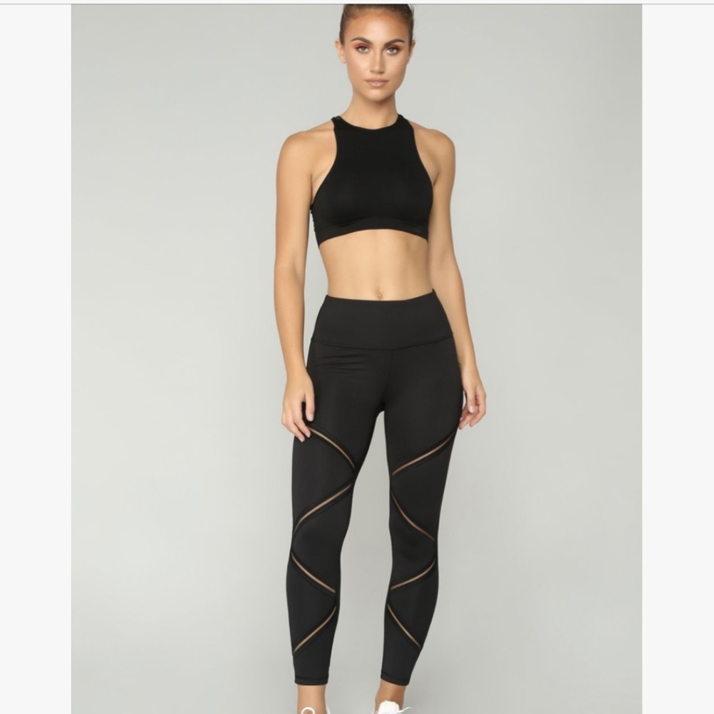 SOLD 🚨 Black Leggings - Picture 1 of 1